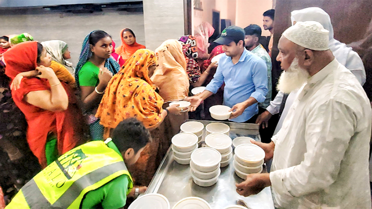 ভালো সেন্ট্রাল’র উদ্যোগে নিতাইগঞ্জে শ্রমজীবীদের মাঝে খাবার বিতরণ